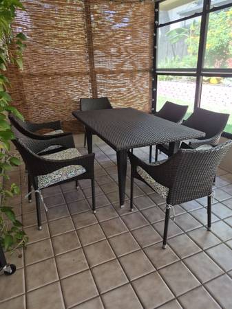 Patio table w/ 6 chairs 1
