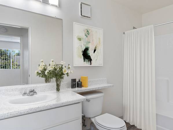 $2,410 / 1br - FLEXIBLE LEASES, $0 APPLICATION FEE! READY NOW!LAST ONE AT THIS PRICE! (VISTA)64037043702146124