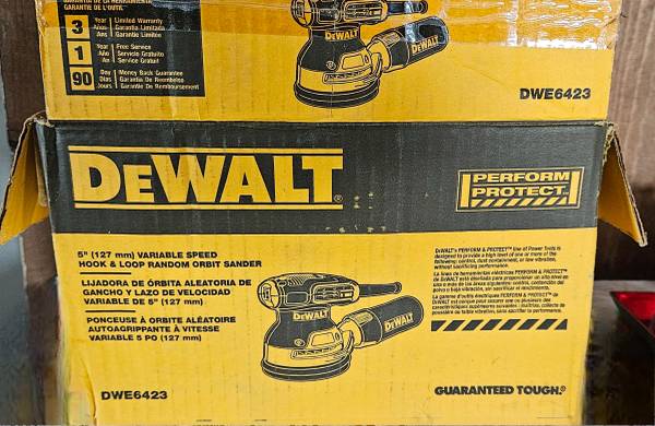 DeWalt DWE6423 5-Inch Variable Speed Random Orbit Sander 1