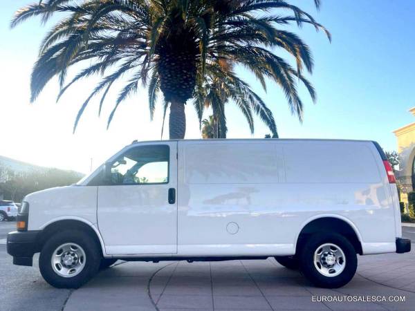 2021 Chevrolet Express 2500 - Photo 4