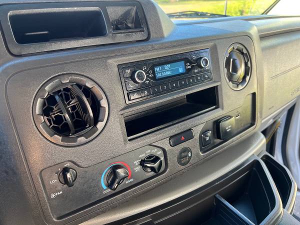 2025 Ford e350 - Photo 15