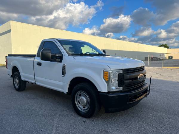 2017 Ford F250 Super Duty 8FT Bed Liftgate - $10,800 (Miami)63470425913347122