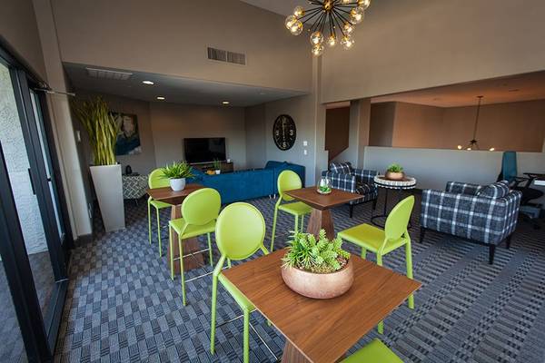 $1,549 / 2br - 1043ft2 - Quality, comfort, and convenience! All in this great 2 bed / 2 bath! (Mesa - Dobson Ranch)63966953987715121