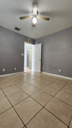 $1,700 / 2br - 1100ft2 - Huge two bedroom one bath in Pompano 1700 a month (Pompano Beach)64049277460611124