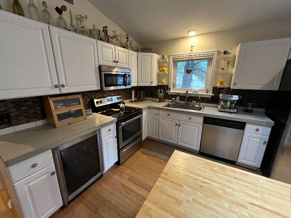 $2350.00 / 2br - 768ft2 - Charming Fully Furnished (optional) 2-Bedroom Home in a Private, Treeh63862070002435124