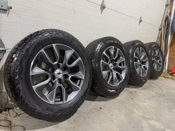 20” Chevrolet Silverado Wheels on 275/60r20 Bridgestones 1
