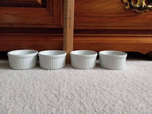 Lote de 4 moldes Farberware, 5 oz - $10 (Shorewood, IL)63470115352707121