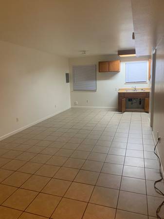 $1,500 / 2br - 1200ft2 - AHORRE $$ adosada espaciosa, garaje, conexiones para lavadora y secadora (Visalia)63809838474627123