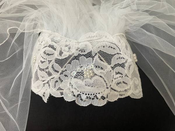 Velocidad de boda - 3 capas, 4' de largo, tocado de perlas - $80 (Columbia, MO)63471025739139120