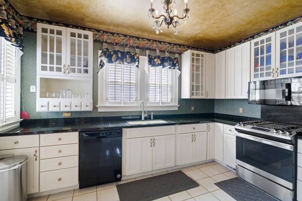 $250 / 4br - Downtown Frankenmuth Charmer (Frankenmuth, MI)64198881070979120