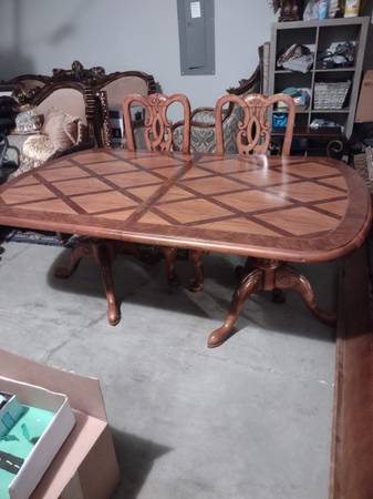 PRICE REDUCED: Beautiful Dining Room Set 1