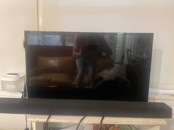 TV and soundbar 1