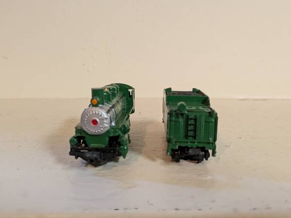 Maisto On Track Engine and Car 1