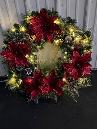 Lighted Poinsettia Christmas Wreath 1