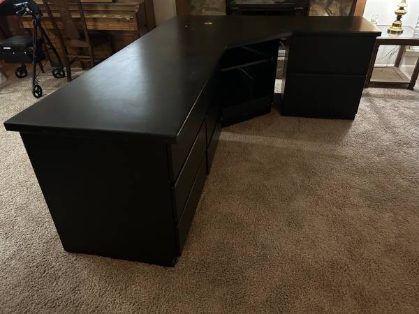 *** Custom Made Corner Desk *** 1