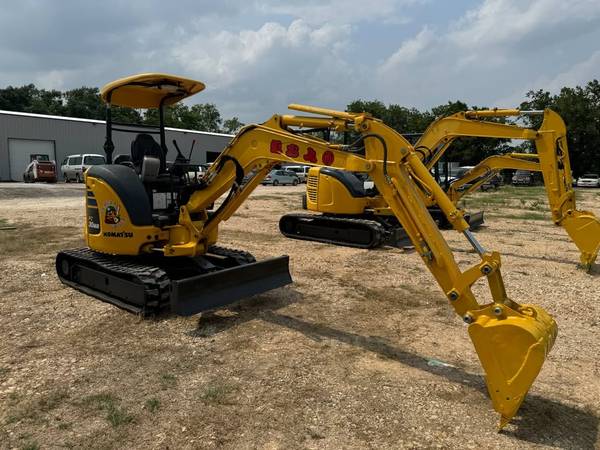 2018 Komatsu PC30MR-5 30HP Excavator with only 2458 Hours 1