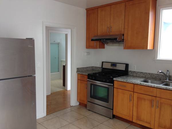 $4,600 / 3br - 1250ft2 - Casa recién renovada de 3 habitaciones y 2 baños (ingleside / SFSU / CCSF)63845956843139123