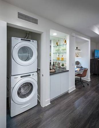 $3,129 / 1br - 872ft2 - Spacious bedrooms that accommodate king-sized beds (Downtown San Diego)63663768952835124