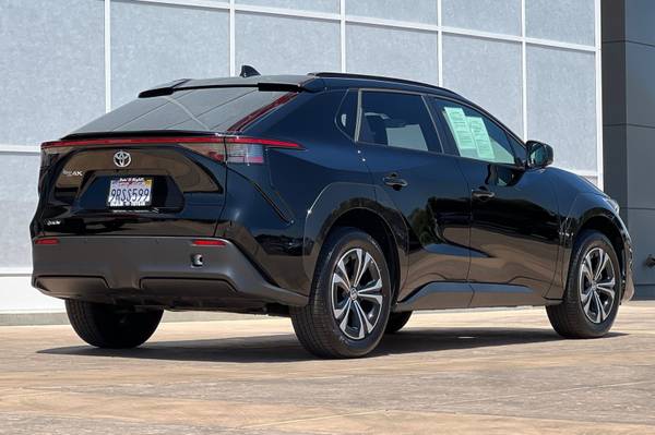 2024 Toyota bZ4X SUV negro - $27,400 (_Toyota _ _ bZ4X _)63472753270275122