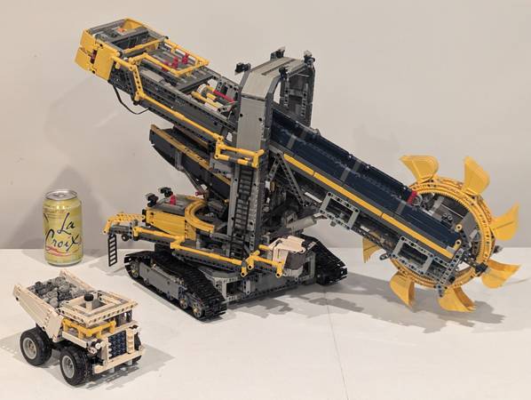 used retired LEGO #42055 motorized Bucket Wheel Excavator 1