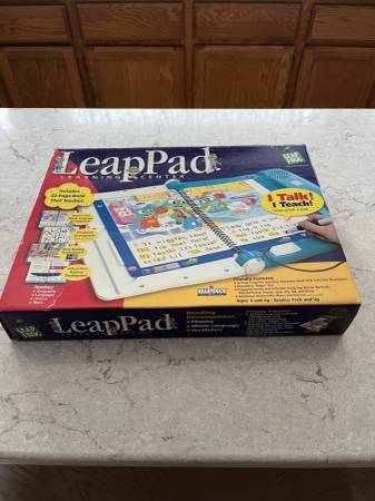 Leap Frog Leap Pad Learning Center 1