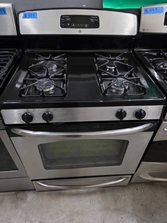 GE STAINLESS STEEL GAS STOVE OVEN 1