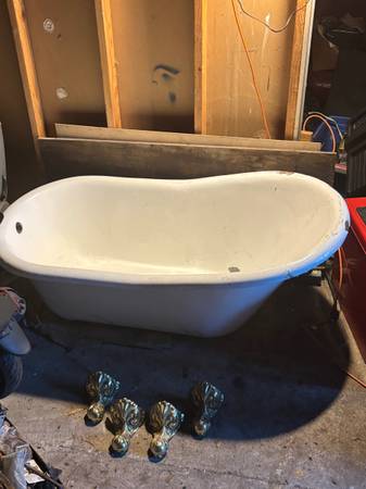 Slipper Cast Iron Clawfoot tub *project* needs refinished 1