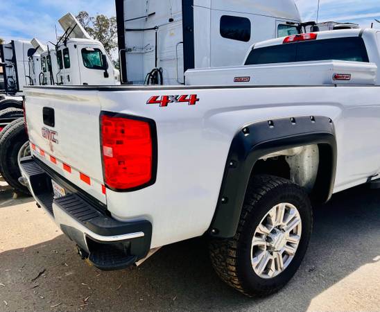 19 GMC 2500  4X4 clean title - $21,995 (Bakersfield)63613744624001123