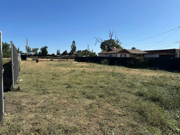 155x55 VACANT LOT FOR SALE PERFECT FOR STORAGE OR PETS OR GARDEN 1