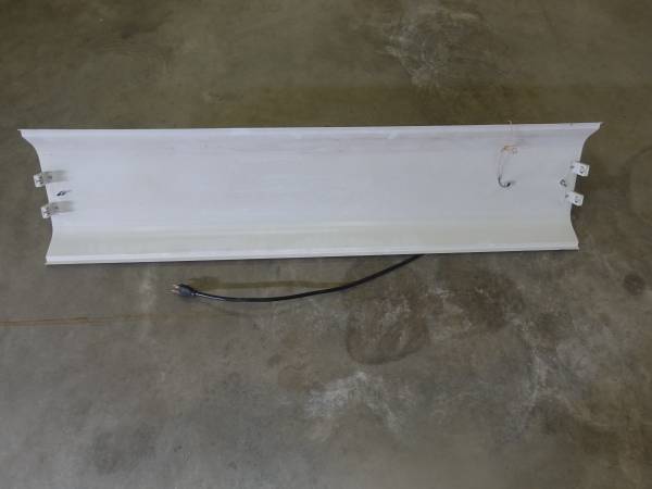 fluorescent light fixture - 4 foot 1
