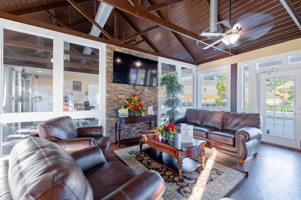 $1,409 / 2br - 1150ft2 - In-Unit Laundry, Located in Orange Park, 2/bd 5/ba64005272166403124