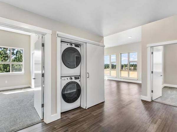 $2,199 / 2br - 1049ft2 - Spacious 2-Bedroom at The Nest  Heart of Bend Living! (Oregon State Cascades)63839293735683122