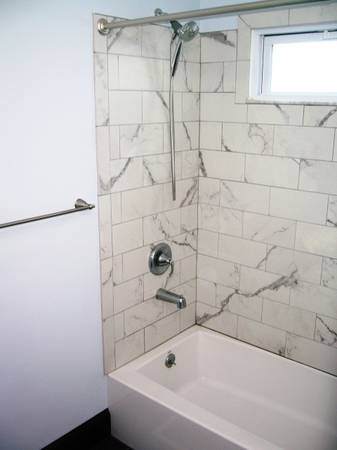 $1,300 / 2br - 1005ft2 - Updated duplex (down), laundry, dishwasher, parking-  No pets (lakewood)63907609954691122