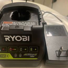 Pre-owned Ryobi 18 Volt Charger 1