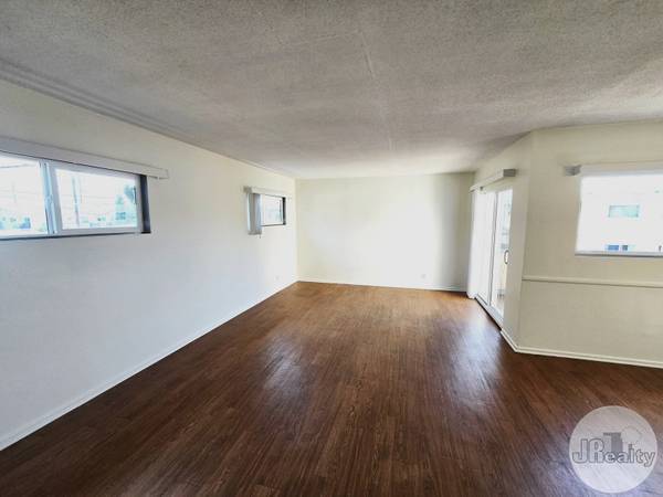 $2,450 / 2br - 1000ft2 - WOW! 2BD 1 BA apartment with balcony in Hawthorne! (Gale Ave) **CL (California)63701185555459124