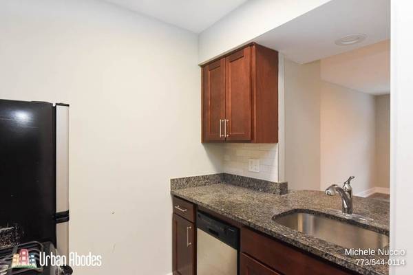 $1,650 / 400ft2 - $300 OFF FIRST MONTH'S RENT! Brilliant Studio, 1 Bath in Lakeview (Lakeview)63781654786307123