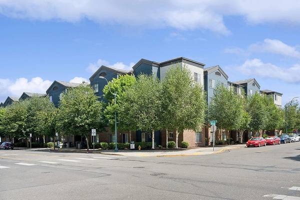 $350 / 1br - 441ft2 - Abundant windows for added light Featured amenity, Electric stove (Olympia)63688514464131123