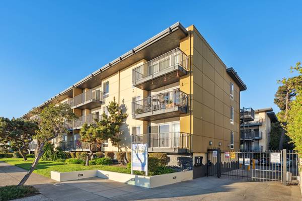 $2,200 / 1br - 725ft2 - Upgraded Cabinetry, 1/BD 1/BA, In Alameda (alameda)63861103874177124