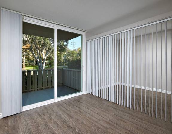 $2,200 / 1br - Easy Freeway Access to I-5 - Popular Nature Area + Convenient (Oceanside)63701665725569123