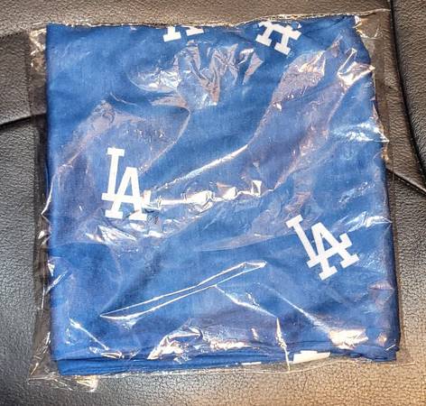 LOS ANGELES DODGERS INFINITY SCARF 2023 SGA BRAND NEW 1