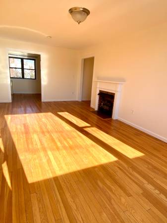 $2,400 / 1br - 800ft2 - In-Town Larchmont 1 Bedroom-Sun-filled, Updated and well located $2400 (Larchmont NY)64033458184066122