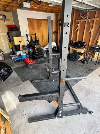 Rogue Squat Rack, barra olímpica, 2x placas de 45 lb - $800 (Santa Fe)62973883184771122