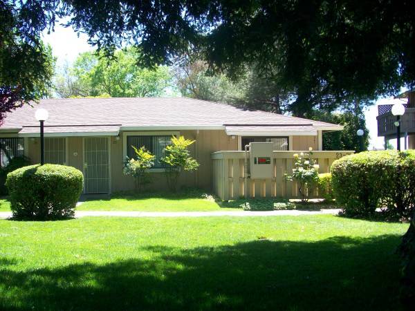 $2,050 / 2br - 1000ft2 - LARGE Cottage Apt/Lovely Garden View/Gated/NO CHARGE WGS/$500 dep (fairfield / vacaville)64017516123393123