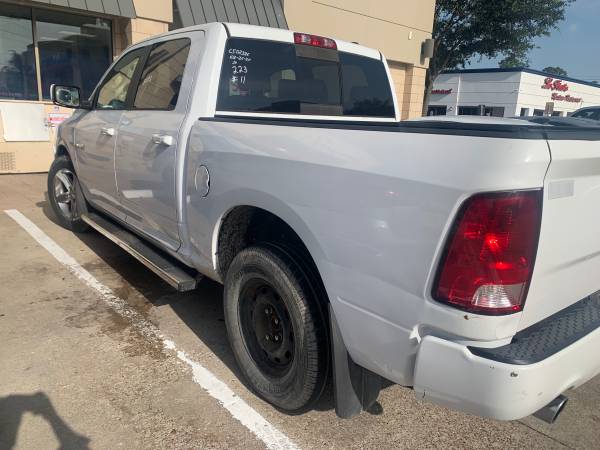 10 Dodge crewcab low miles cold ac clean title - $4,500 (Galleria)63622362750339122