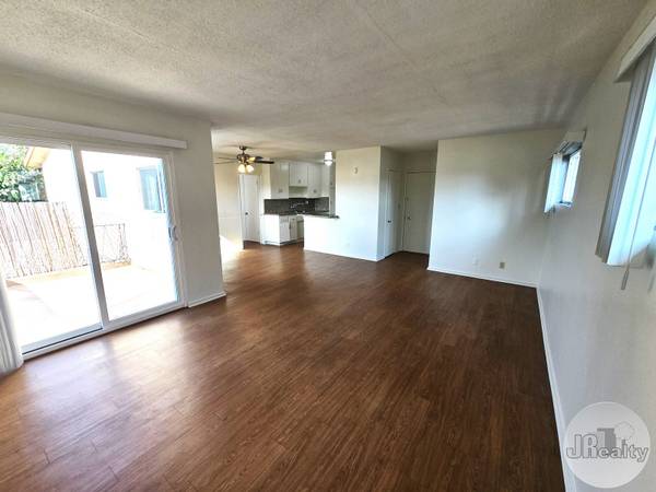 $2,450 / 2br - 1000ft2 - WOW! 2BD 1 BA apartment with balcony in Hawthorne! (Gale Ave) **CL (California)63701185555459122