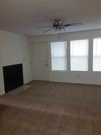 $815 / 1br - 696ft2 - Beautiful 1 Bed/1 Bath Apartment Over Looking The Pool (COLLEGE PARK)63964401409283123