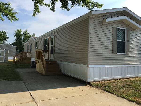 $1,049 / 2br - 1120ft2 - Brookside Manor-Apply Today! (Goshen)63953626772995120