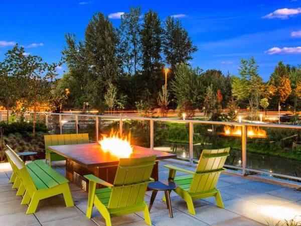$2,893 / 2br - 1268ft2 - Walk-in closets, Package lockers, Private work pods (1036 7th Ave NW Issaquah WA 98027)63688497751297121