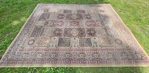 Persian Sarouk carpet 1