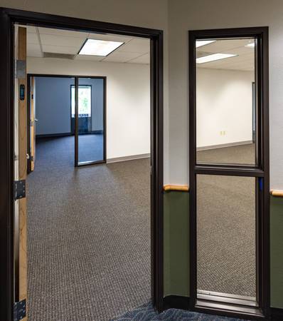 $2,048 / 1229ft2 - Excellent Mid Sized Office With Parking In Uptown Vancouver (Vancouver)64218952079234122